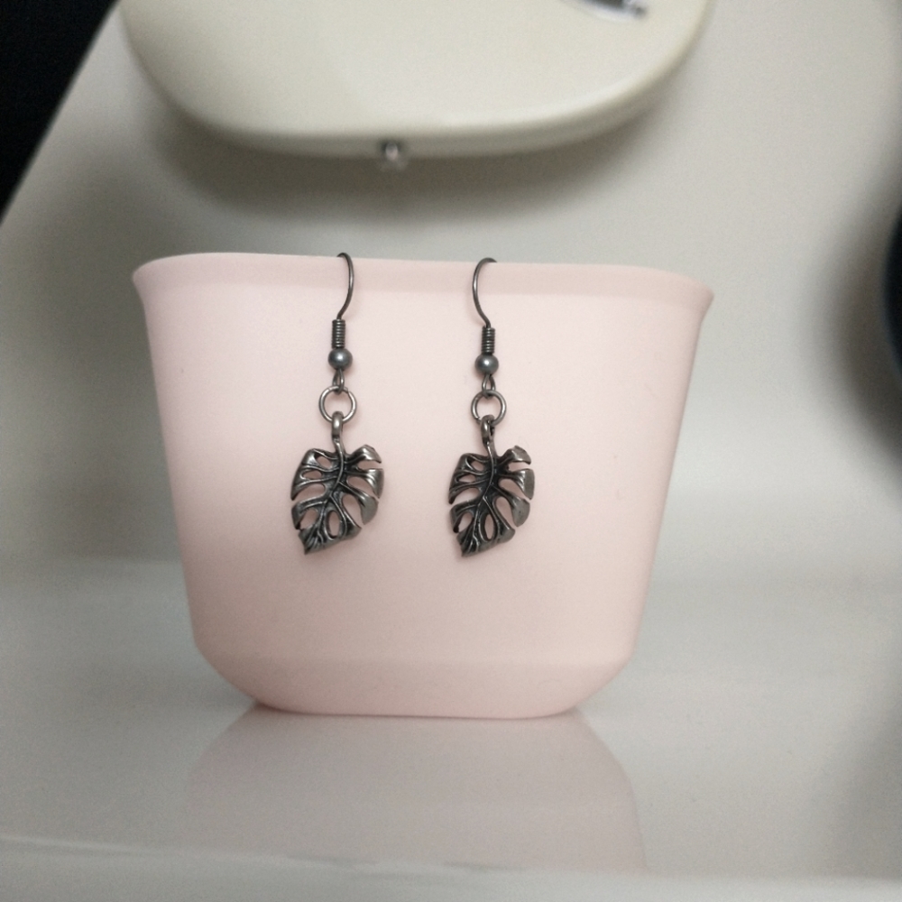 Earrings - Picture 1 of 10